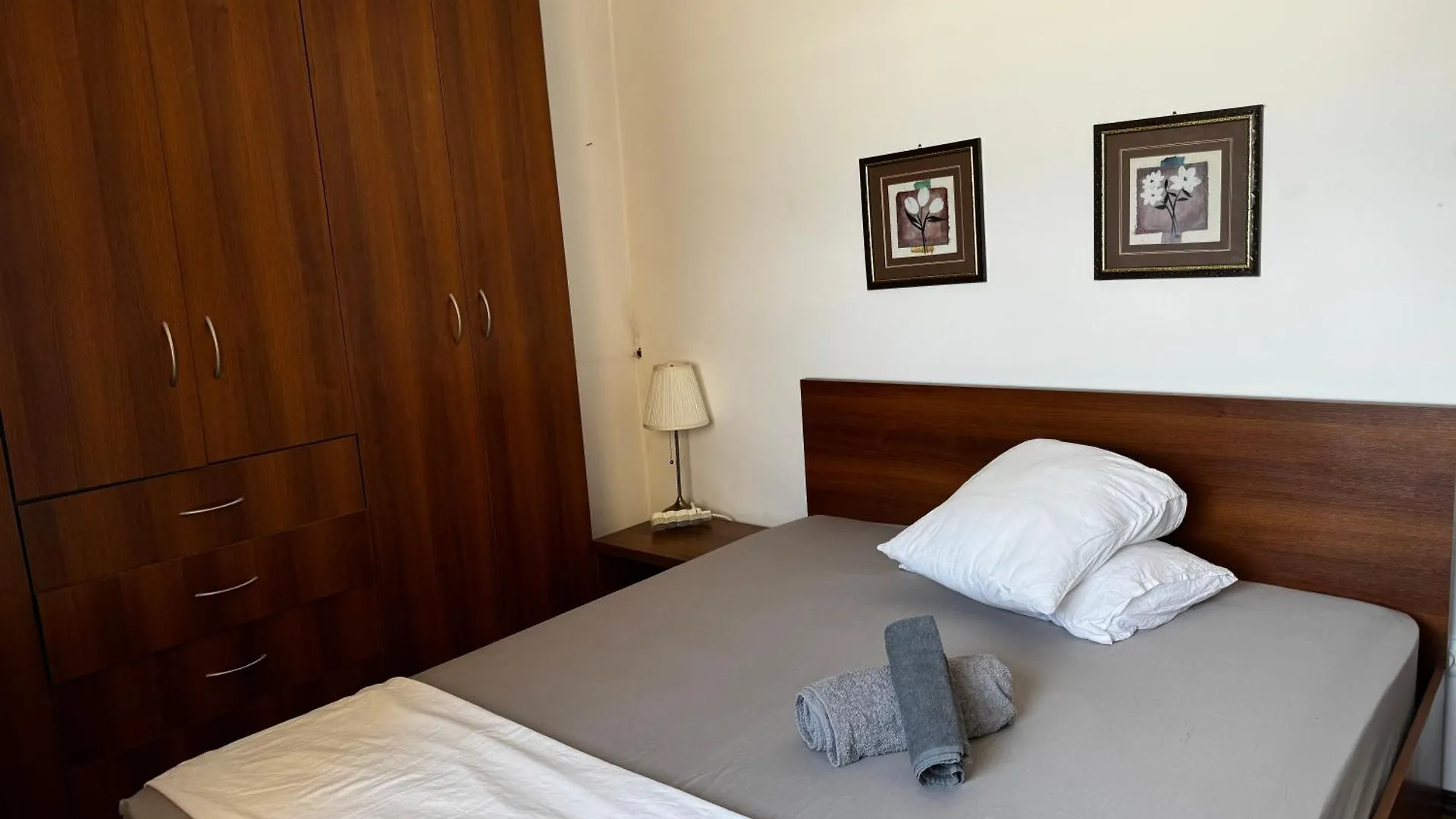 Palace Of Parliament 3 Rooms By Chr Luxury Property Bucharest 0*,  Romania